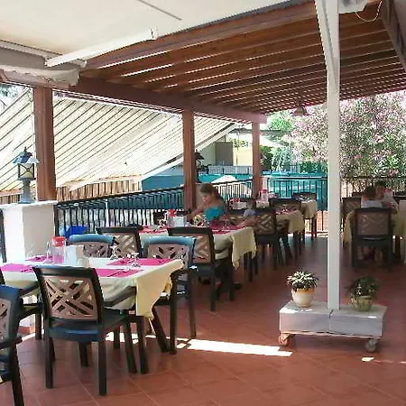 Kriss Hotel 3*